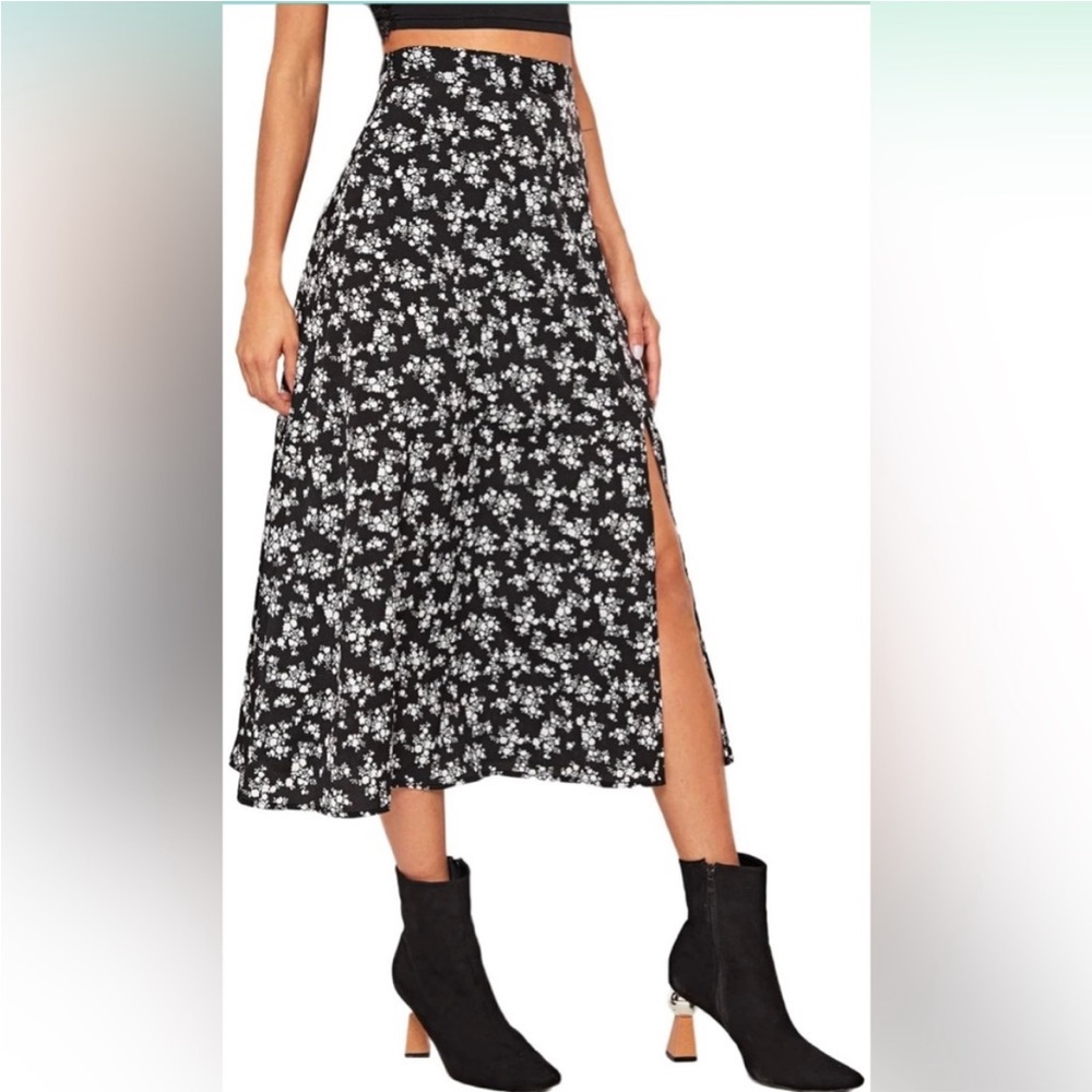 Chic Black and White Floral Midi Skirt